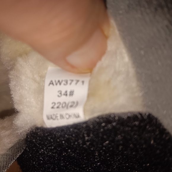 Boys size 2, Hobigear winter boots - Picture 4 of 4